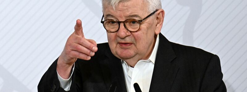 Ex-Außenminister Joschka Fischer kann sich für sich keine Auswanderung aus Deutschland vorstellen. (Archivbild) - Foto: Federico Gambarini/dpa Pool/dpa
