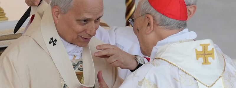 Papst Leo XIV. ist auf dem Petersplatz feierlich in sein Amt eingeführt worden. - Foto: Gregorio Borgia/AP/dpa