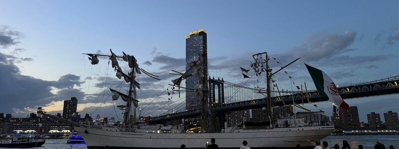 Auf dem Schiff spielten sich dramatische Szenen ab. - Foto: Nick Corso/via AP/dpa