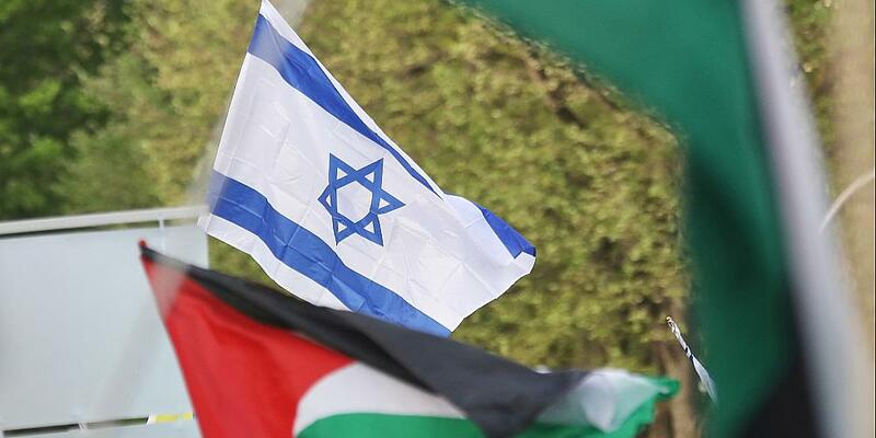 Flaggen von Israel und Palästinensern (Archiv) - Foto: über dts Nachrichtenagentur