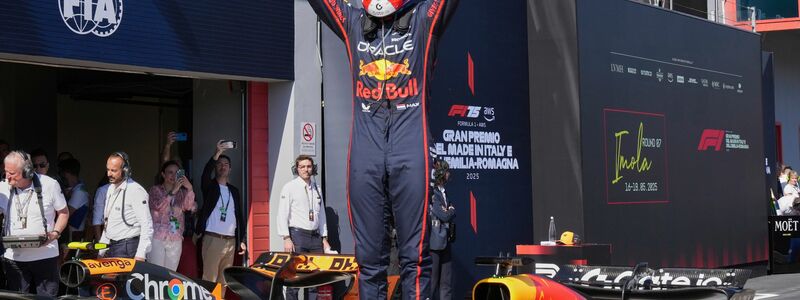 Sieg im 400. Rennen des Red-Bull-Teams: Max Verstappen setzt seine Imola-Erfolgsserie fort. - Foto: Antonio Calanni/AP/dpa