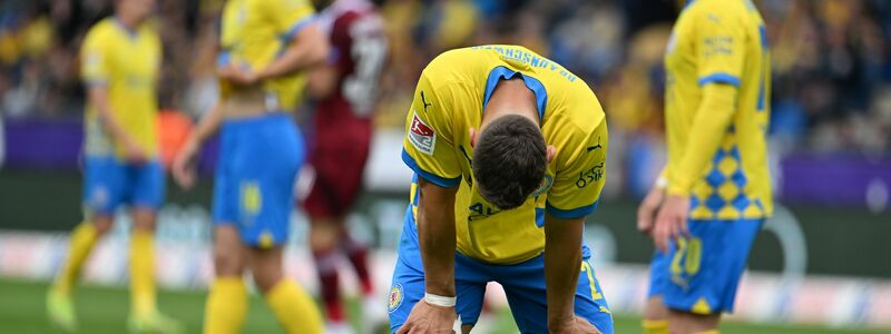 Vorgeführt: Braunschweig muss in die Relegation. - Foto: Swen Pförtner/dpa