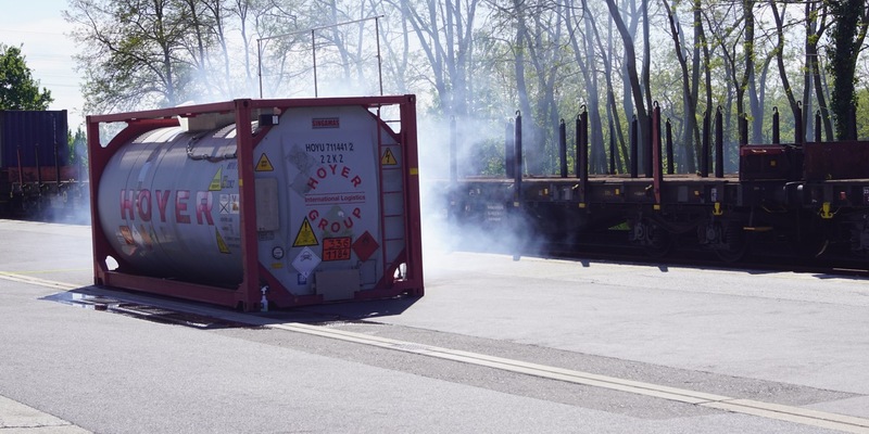 FW Mechernich: ABC-Übung am 26. April 2025 im Chemiepark Knapsack Hürth - Foto: presseportal.de