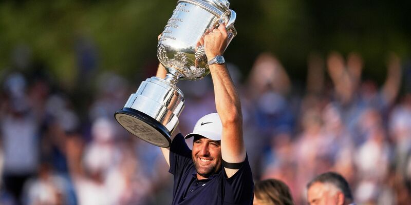Scottie Scheffler holte sich bei der PGA Championship den dritten Major-Sieg seiner Karriere. - Foto: George Walker IV/AP/dpa