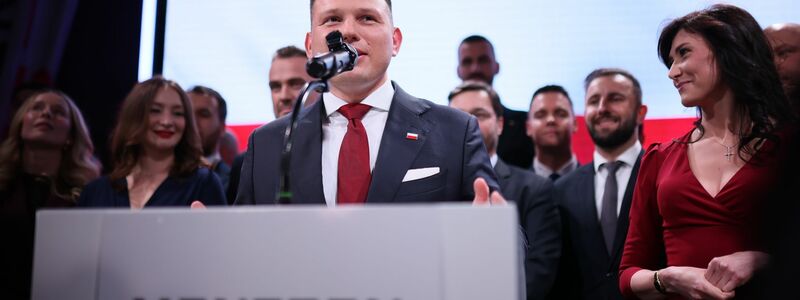Der rechtsextreme Kandidat Slawomir Mentzen, der in der ersten Runde der polnischen Präsidentenwahl auf dem dritten Platz landete, will seinen Anhängern eine Wahlempfehlung geben. - Foto: Leszek Szymanski/PAP/dpa