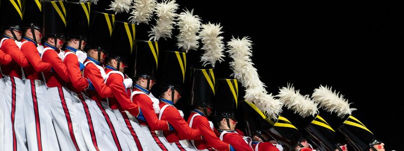 Die «Rockettes» tanzen die Parade der Holzsoldaten während der Weihnachtshow. (Archivbild) - Foto: Julia Demaree Nikhinson/AP/dpa
