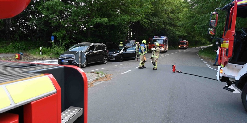 FW Pulheim: Auffahrunfall im Kreuzungsbereich der L213 - Foto: presseportal.de