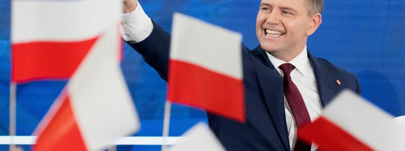 Karol Nawrocki von der nationalkonservativen PiS landete in der ersten Runde von Polens Präsidentenwahl auf dem zweiten Platz. In der Stichwahl wird er gegen Trzaskowski antreten. (Foto aktuell) - Foto: Wojciech Strozyk/AP/dpa