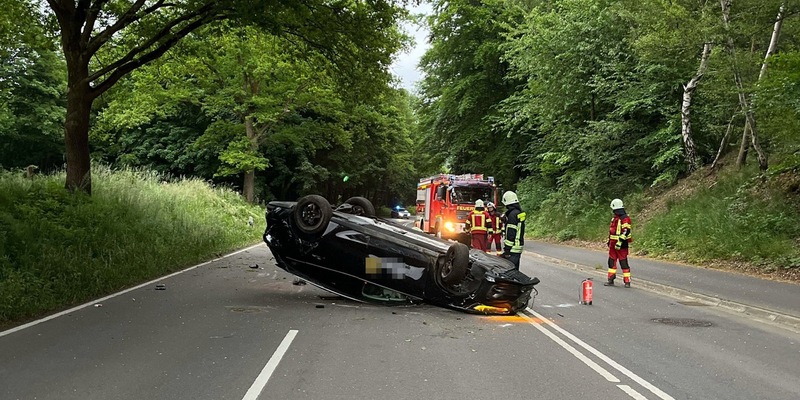 POL-RBK: Overath - Hoher Sachschaden und eine verletzte Person bei Alleinunfall - Foto: presseportal.de