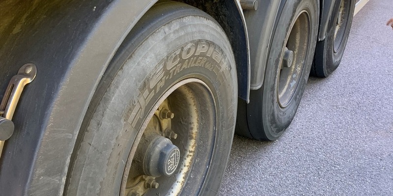 POL-SL: Wer bremsen kann ist klar im Vorteil / Polizei beendet Fahrt eines verkehrsunsicheren 40-Tonners - Foto: presseportal.de