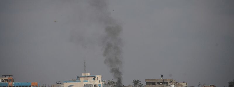 Seit Tagen fliegt die israelische Luftwaffe massive Angriffe auf Ziele im Gazastreifen. - Foto: Ohad Zwigenberg/AP/dpa