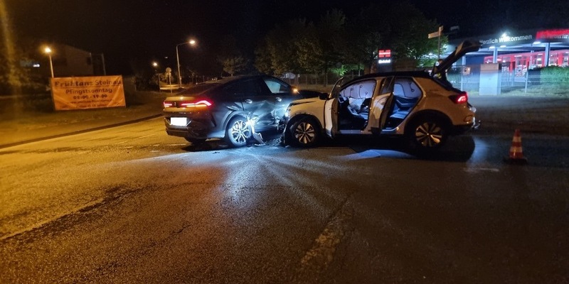 POL-CUX: Mehrere Verkehrsunfälle mit Verletzten und hohen Sachschäden am Sonntag (Foto zum Verkehrsunfall in Cuxhaven im Anhang) - Foto: presseportal.de