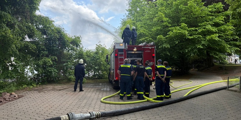 BPOL NRW: Internationale Streife von Marechaussee und Bundespolizei stoppt Dealer nach Verfolgungsfahrt - Foto: presseportal.de