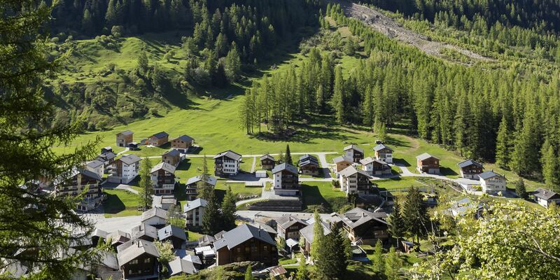 Alle 300 Bewohner mussten ihre Häuser verlassen.  - Foto: Cyril Zingaro/KEYSTONE/dpa