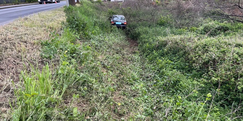 POL-KLE: Kleve - Alkolisierter Mann schlägt Hilfe aus und fährt mit seinem Auto weg / Verkehrsunfall, Führerschein sichergestellt - Foto: presseportal.de