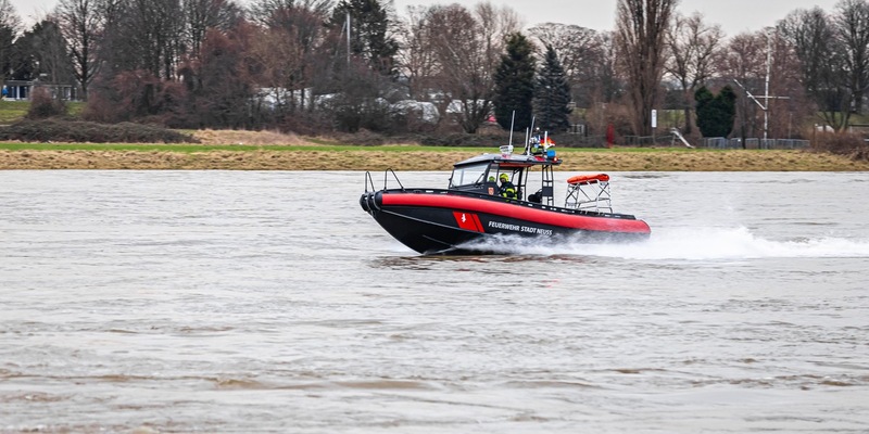 FW-NE: Segelboot kentert bei Wendemanöver | Zwei Personen gerettet - Foto: presseportal.de