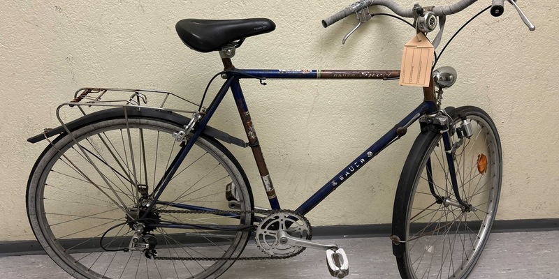 POL-F: 250519 - 0534 Frankfurt - Westend Fahrraddiebe auf frischer Tat festgenommen - Eigentümer gesucht - Foto: presseportal.de