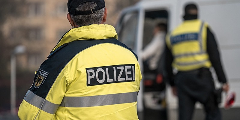 Bundespolizeidirektion München: Unerlaubt im überbesetzten Wohnmobil über die Grenze/ Bundespolizei weist vier Migranten zurück - Foto: presseportal.de