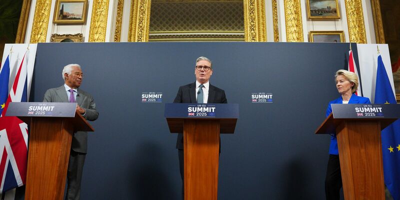 Die EU-Spitze und der britische Premierminister Starmer präsentierten die Einigung höchst zuversichtlich. - Foto: Carl Court/Getty Images Europe Pool/AP/dpa