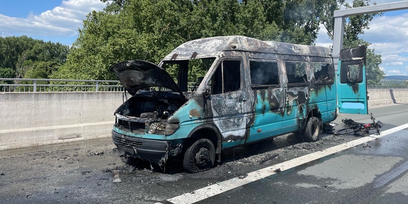 POL-VDMZ: Vollbrand eines Sprinters auf der BAB643 - Foto: presseportal.de