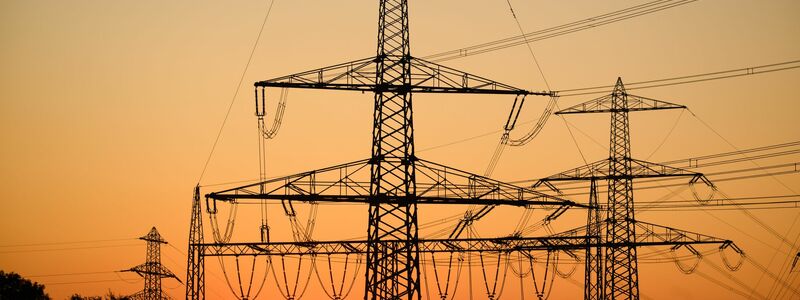 Stromkunden können mit Entlastung bei Netzentgelten rechnen (Archivbild). - Foto: Julian Stratenschulte/dpa