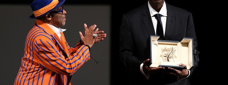 Im Kinosaal erhielt der Oscarpreisträger einen Ehrenpreis. - Foto: Sameer Al-Doumy/POOL AFP/AP/dpa