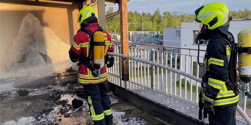 FW Reichenau: Brand auf Balkon gelöscht, Reichenau-Lindenbühl, 19.05.2025 - Foto: presseportal.de