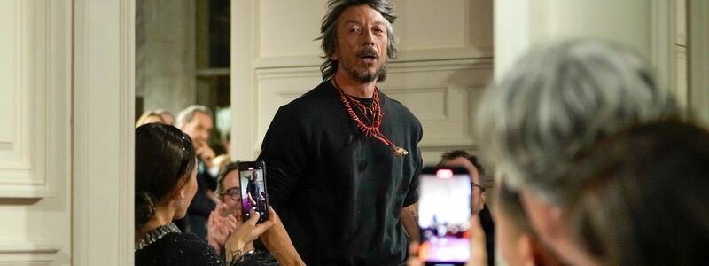 Pierpaolo Piccioli (56) war über zwei Jahrzehnte bei Valentino tätig. (Archivbild) - Foto: Thibault Camus/AP/dpa