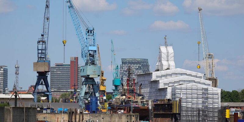 «Das Reparaturgeschäft läuft gut, der Marineschiffbau läuft gut», sagt der Präsident des Verbands für Schiffbau und Meerestechnik VSM, Harald Fassmer. - Foto: Christian Charisius/dpa