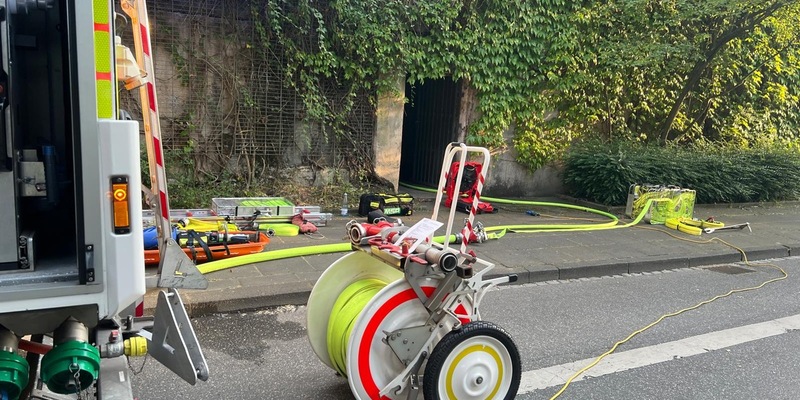 FW-BN: Rauchentwicklung aus einer stillgelegten Bunkeranlage - Folge war ein Zeit- und materialintensiver Feuerwehreinsatz - Foto: presseportal.de