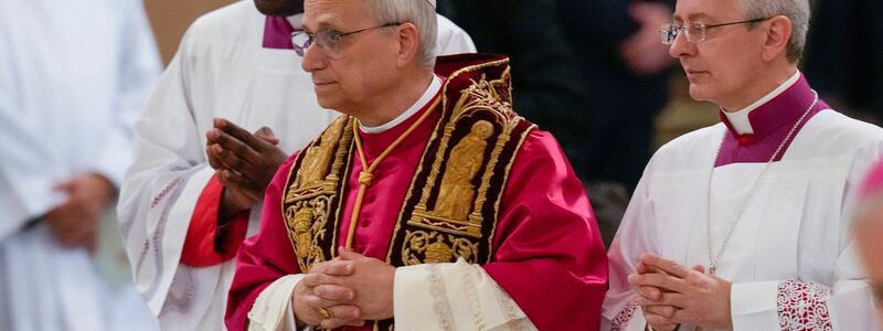 Der Papst bietet den Vatikan als Verhandlungsort an.  - Foto: Gregorio Borgia/AP/dpa