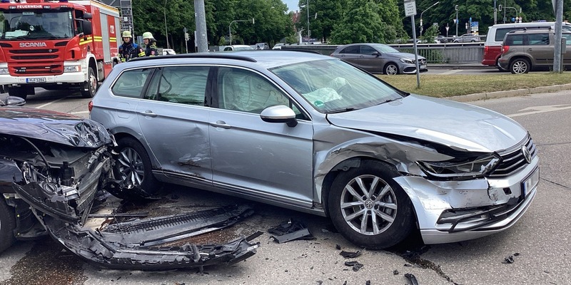 FW-M: Verkehrsunfall mit zwei Verletzten (Fürstenried) - Foto: presseportal.de