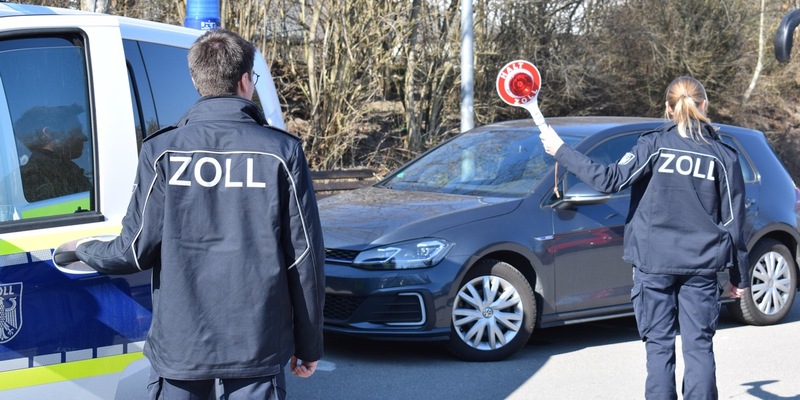 HZA-A: Taxi- und Mietwagenbranche unter die Lupe genommen/Augsburger Zoll führt regionale Sonderprüfung durch - Foto: presseportal.de