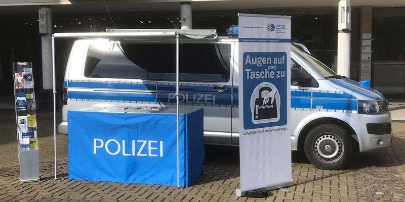 POL-RBK: Rösrath - Infostand der Kriminalprävention auf dem Wochenmarkt - Foto: presseportal.de