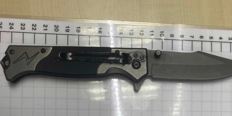 BPOL NRW: Bundespolizei beschlagnahmt Einhandmesser am Duisburger Hauptbahnhof - Foto: presseportal.de