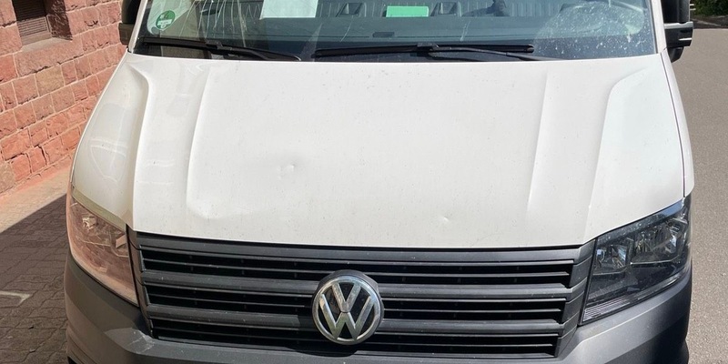 POL-PDKL: Wer hat den Transporter beschädigt? - Foto: presseportal.de