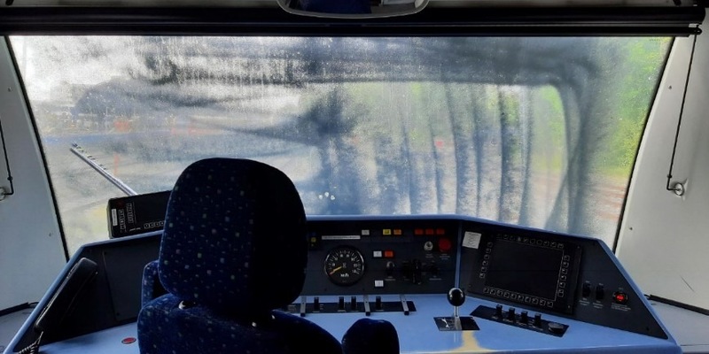 BPOLI EF: Frontscheibe eines Triebwagens beschmiert - Bundespolizei ermittelt - Foto: presseportal.de