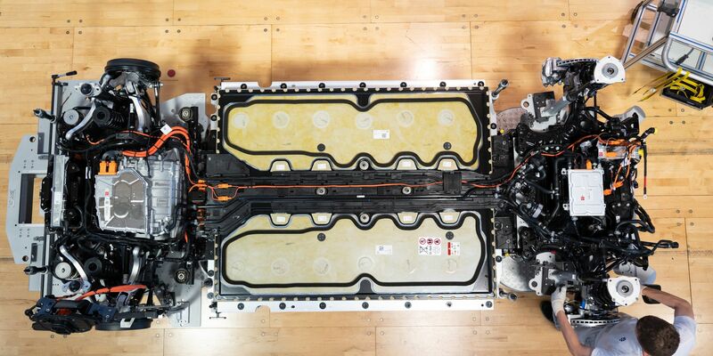 Elektroautos deutscher Marken - hier ein VW - haben im Ausland einen sehr guten Ruf. (Archivbild) - Foto: Sebastian Kahnert/dpa