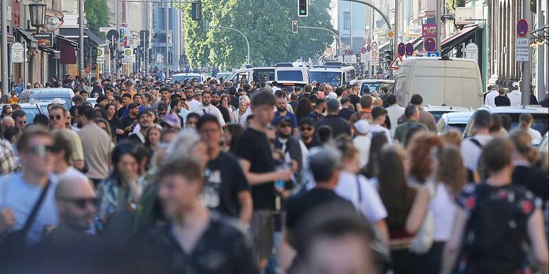 Menschenmassen (Archiv) - Foto: über dts Nachrichtenagentur