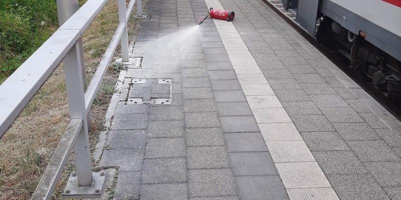 BPOL-KL: Jugendliche brechen in Zug ein und entwenden Brandschutzmittel - Foto: presseportal.de