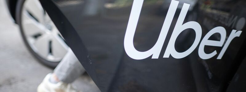Frauen können auf der Fahrdienstplattform Uber nun Fahrten ausschließlich bei Fahrerinnen buchen. (Archivbild) - Foto: Sebastian Gollnow/dpa