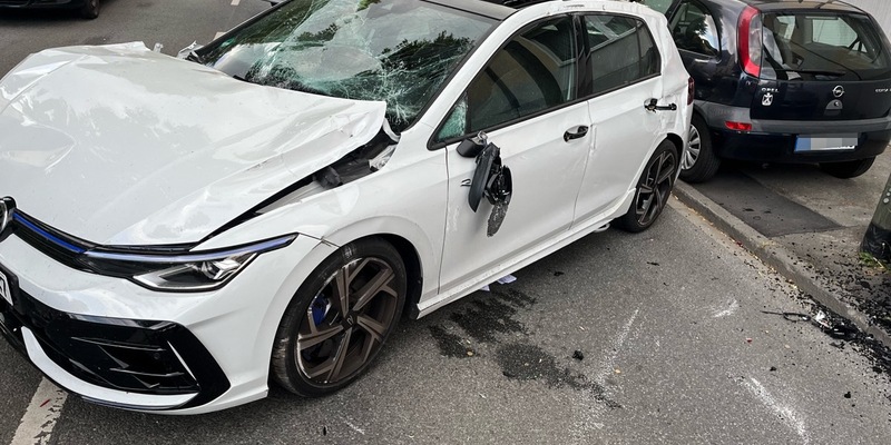 POL-BO: Auto überschlägt sich: Fahrer (22) und Beifahrerin (22) kommen ins Krankenhaus - Foto: presseportal.de