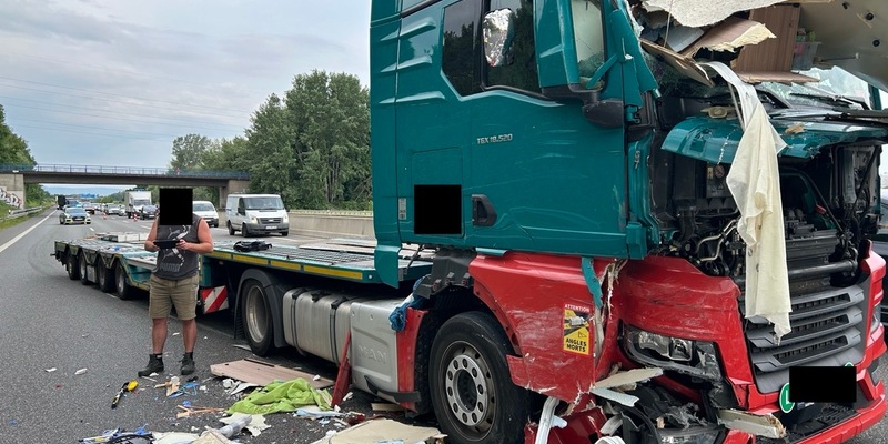 POL-PDNW: Verkehrsunfall zwischen Wohnmobil und LKW - Foto: presseportal.de