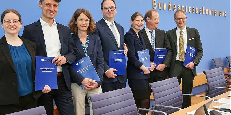 Vorstellung des Gutachtens zur Verfügbarkeit innovativer Arzneimittel am 22.05.2025 - Foto: über dts Nachrichtenagentur