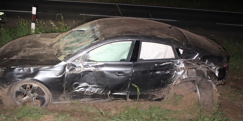 POL-KLE: Kleve - 19-jähriger Autofahrer leicht verletzt bei Alleinunfall auf der Nimweger Straße / Verdacht auf Alkohol am Steuer - Foto: presseportal.de