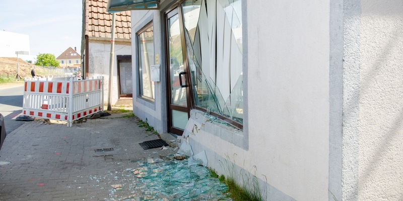 POL-DEL: Landkreis Wesermarsch: Hoher Sachschaden bei Verkehrsunfall in Lemwerder - Foto: presseportal.de