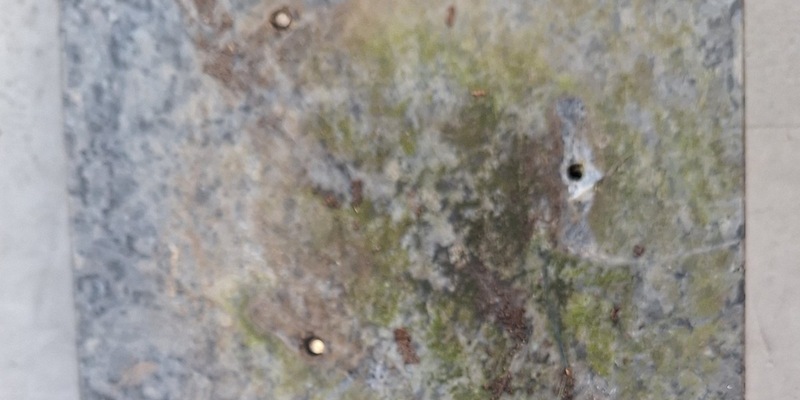 POL-NE: Polizei sucht Eigentümer von Grabsteinplatten - Foto: presseportal.de