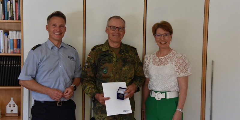 POL-MS: General Geilen verabschiedet sich von der Polizei Münster -- Polizeipräsidentin Alexandra Dorndorf dankt für gute Zusammenarbeit - Foto: presseportal.de