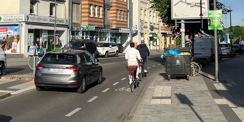 POL-ME: Sicherheit von Radfahrerinnen und Radfahrern: Polizei kontrollierte den Seitenabstand beim Überholvorgang - 2505096 - Foto: presseportal.de