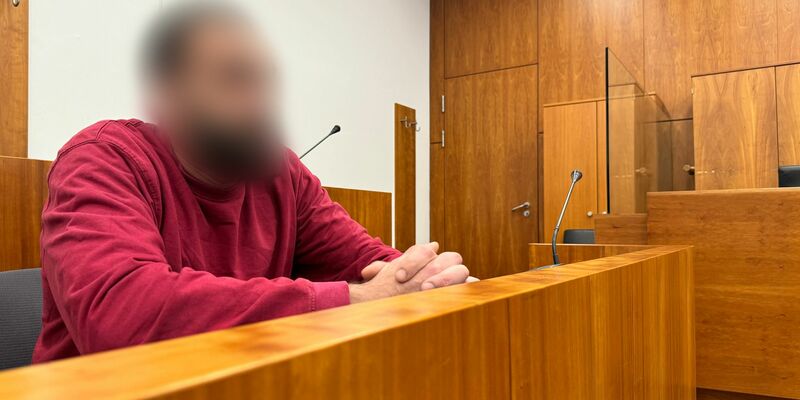 Das Gericht sah es als erwiesen an, dass der 29-Jährige seinen Mitbewohner aus Eifersucht mit zwei Axthieben heimtückisch ermordete, als dieser schlief.  - Foto: Maurice Dirker/dpa